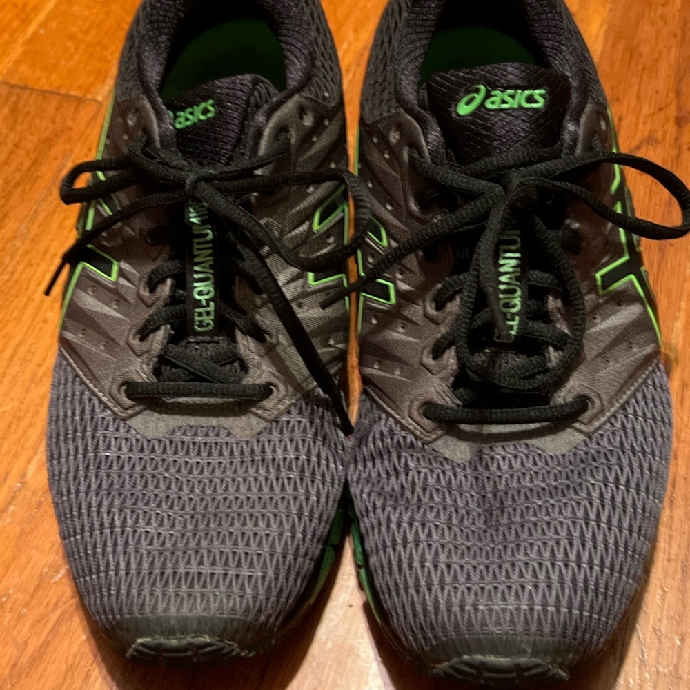 Men’s ASICS tennis shoes size 10.5